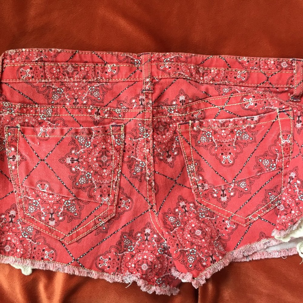 Shorts/Junior - Picture 3 of 3